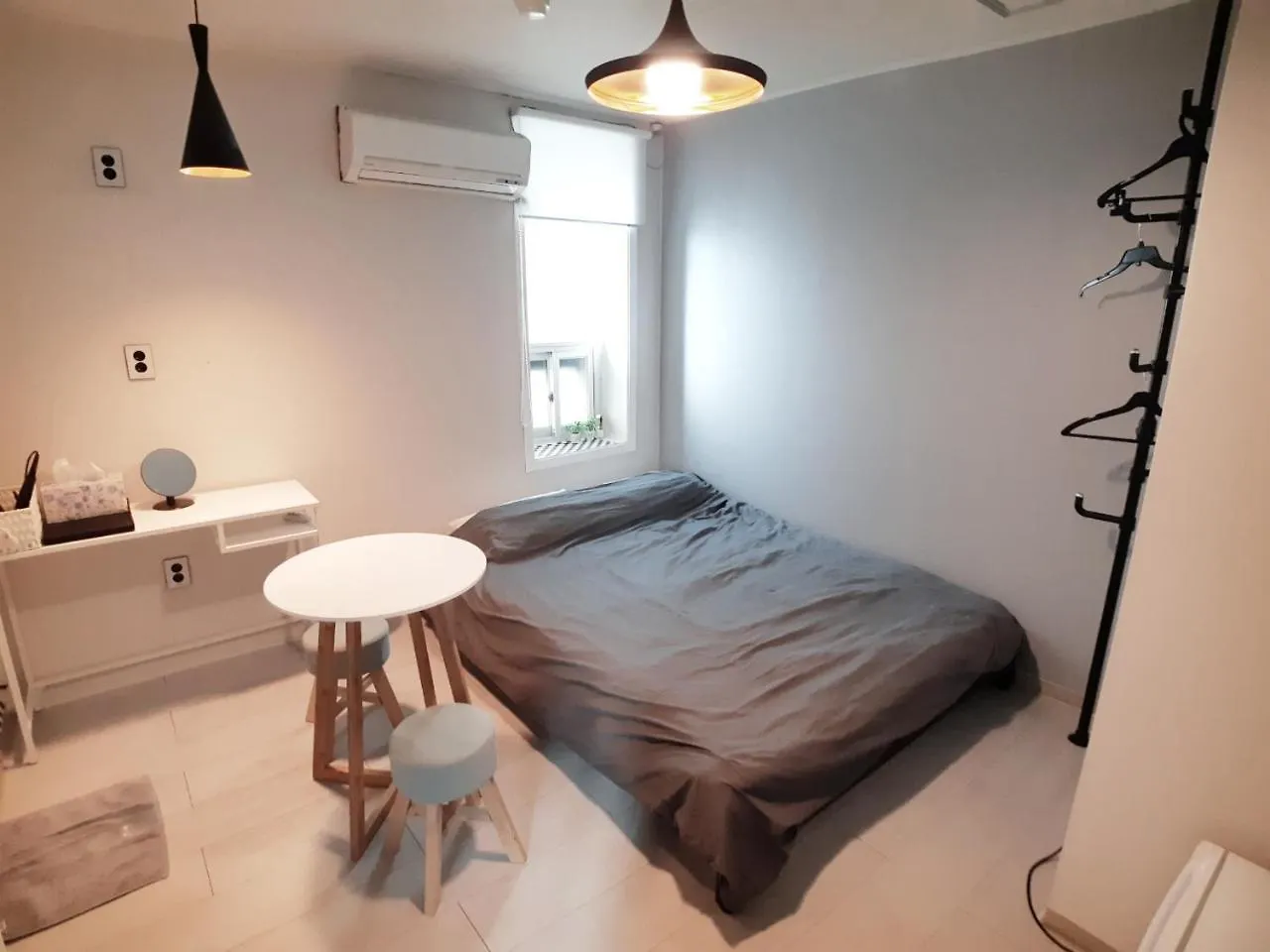 Sinchon Cooing Guesthouse