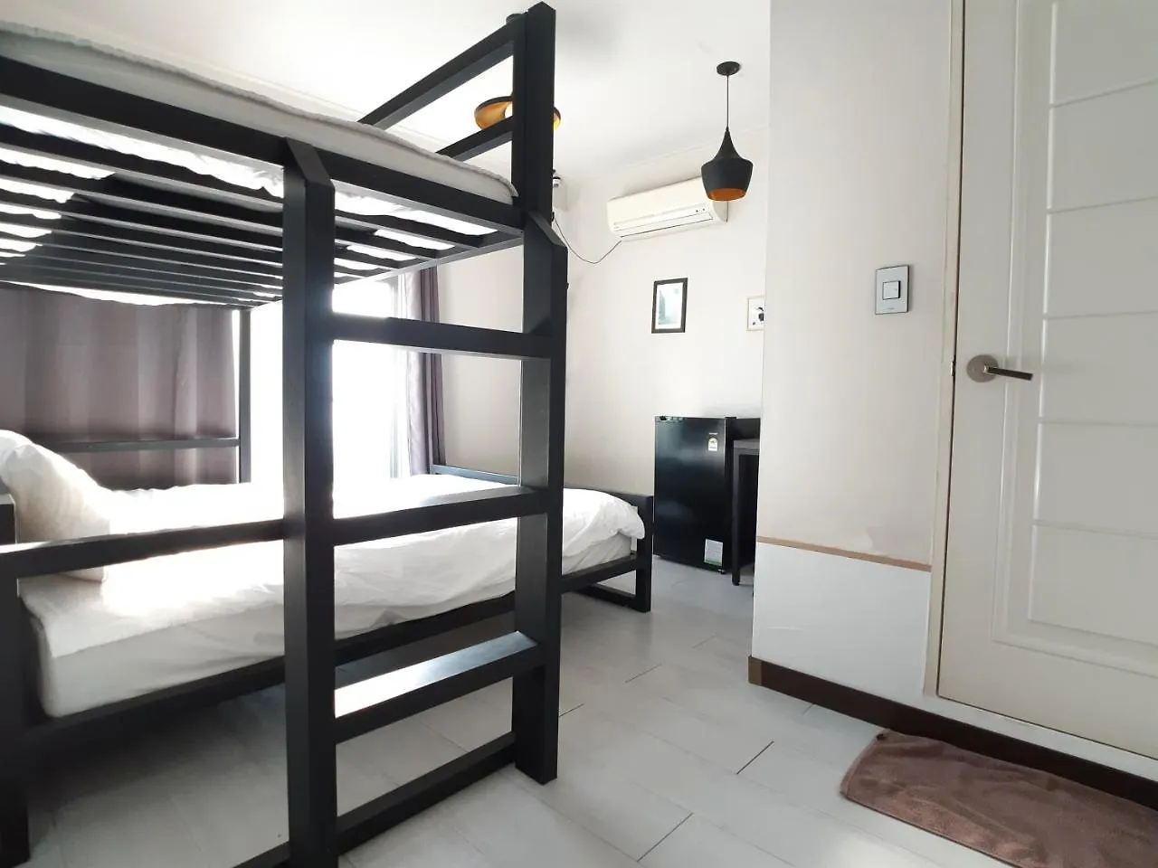 Guest house Sinchon Cooing Guesthouse