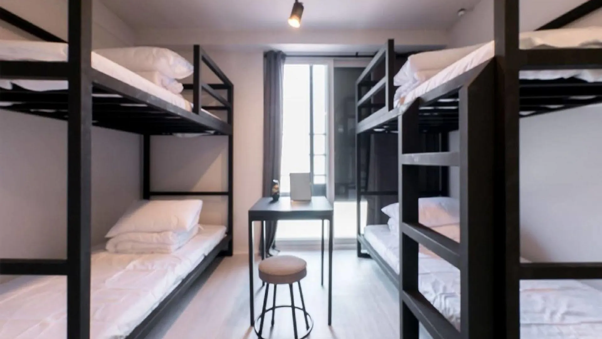 Sinchon Cooing Guesthouse 2*, Seoul