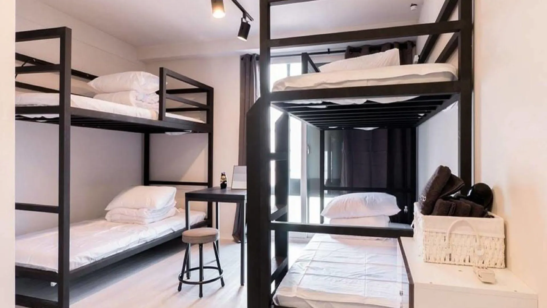 Sinchon Cooing Guesthouse