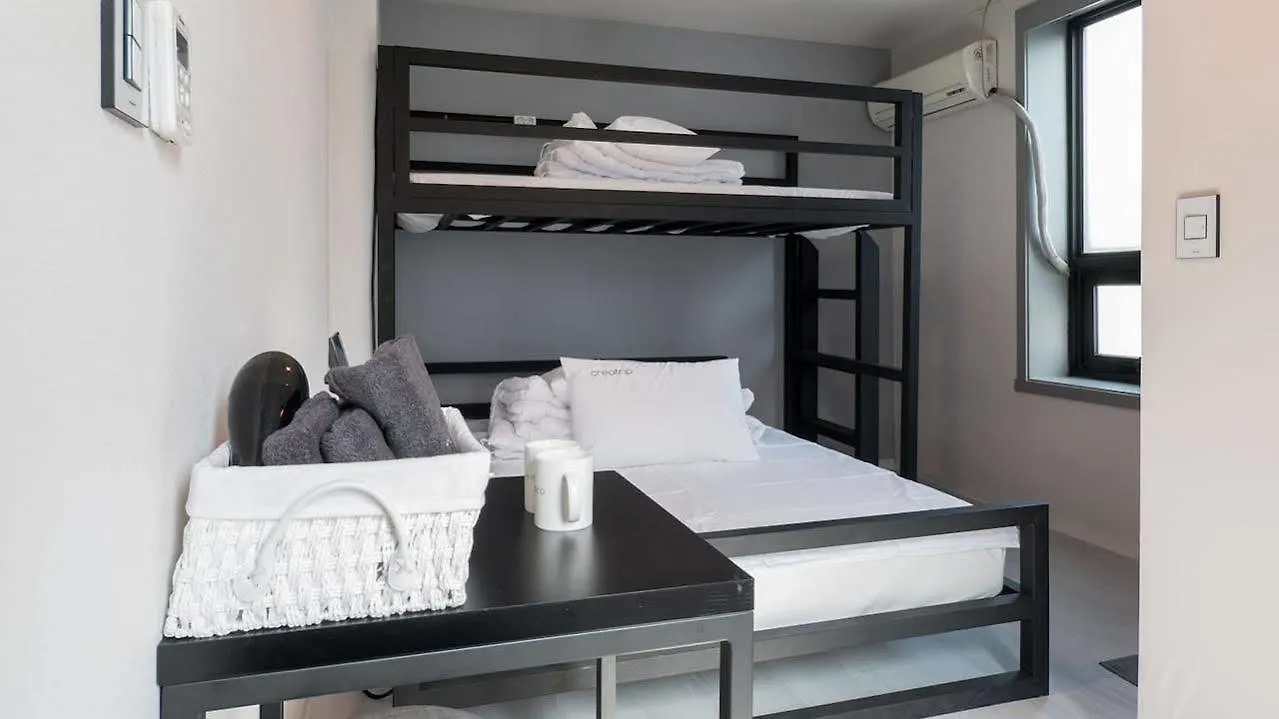 Sinchon Cooing Guesthouse 2*, Seoul South Korea
