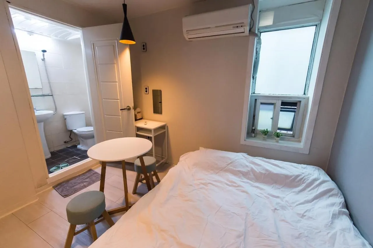 Guest house Sinchon Cooing Guesthouse