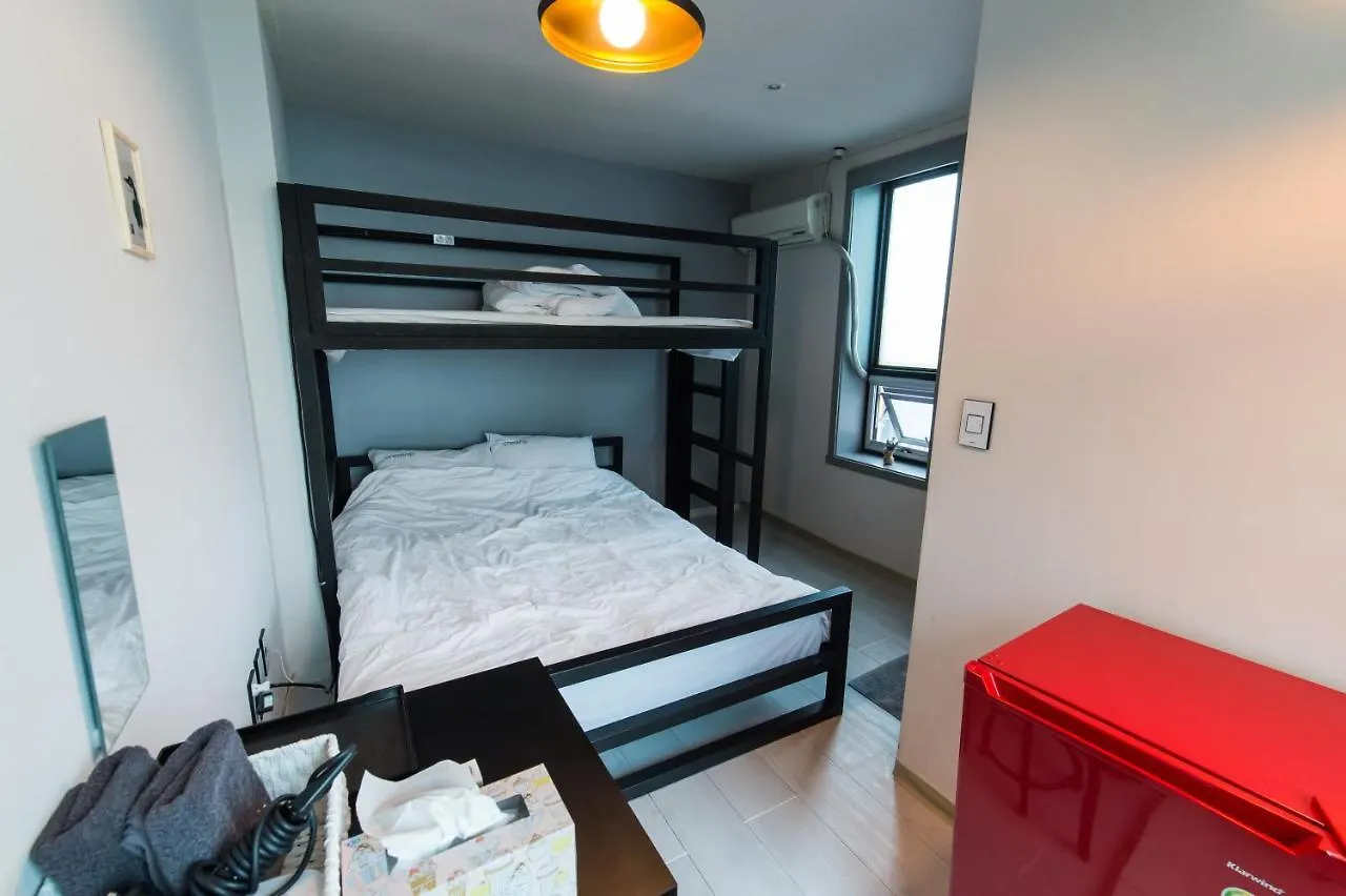 Sinchon Cooing Guesthouse 2*, Seoul South Korea