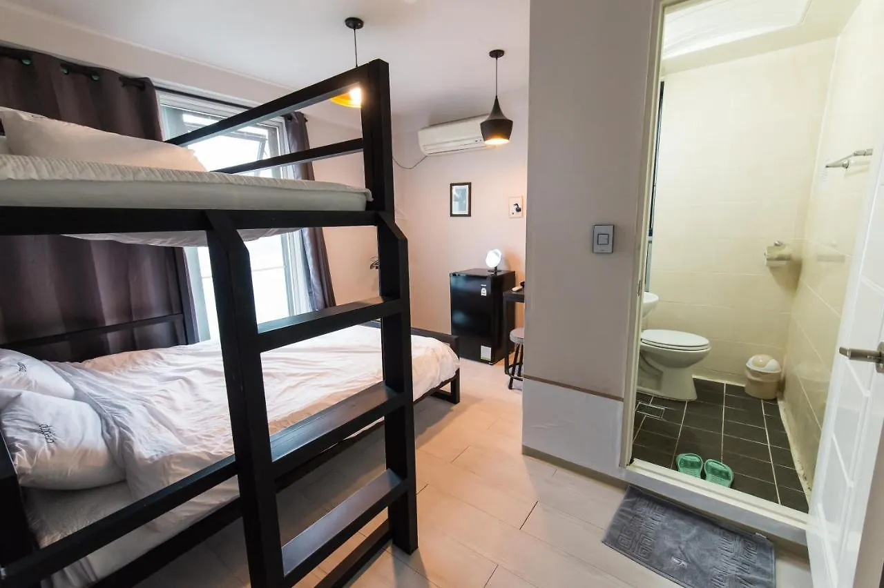 Sinchon Cooing Guesthouse Guest house Seoul